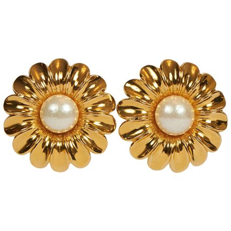 chanel daisy earrings